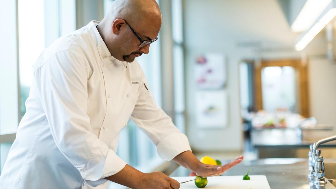 Chef Orlando Apodaca slicing a lime